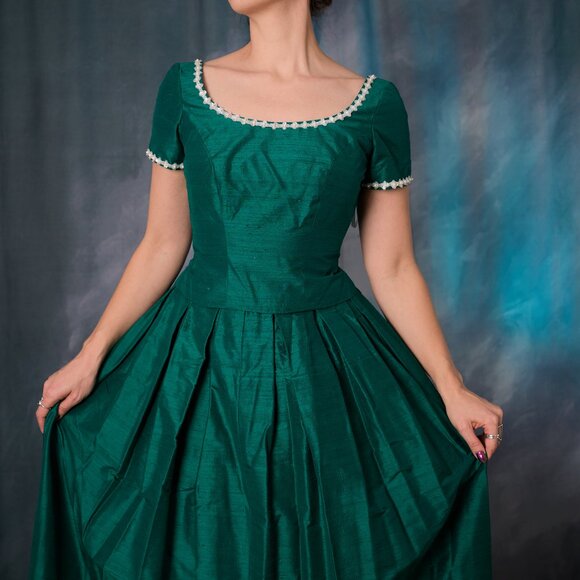 Vintage Emerald Green Raw Silk 2PC Skirt and top - Picture 1 of 10